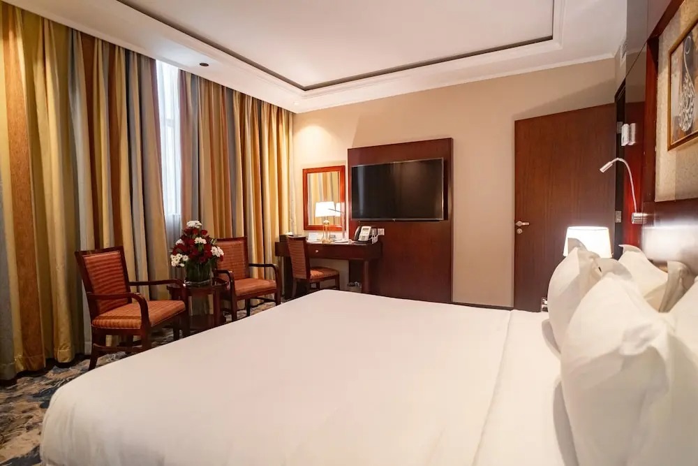 imgi_181_expedia100000009850000984040098403110a58c02d_z