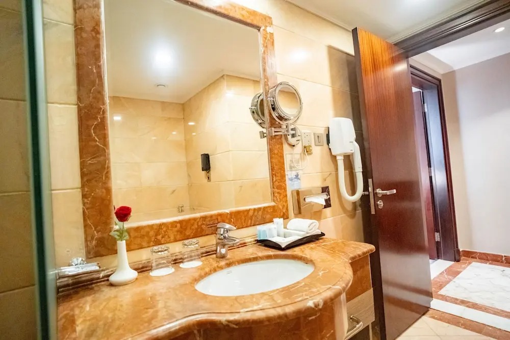 imgi_187_expedia10000000985000098404009840311dd9cc64f_z