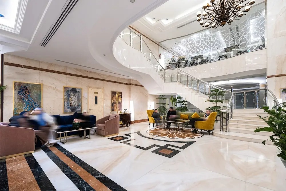 imgi_192_expedia100000009850000984040098403115c647bff_z